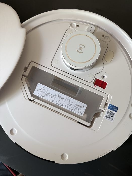 Продам робот-пилосос Ecovacs Deebot T10 у відмінному стані.