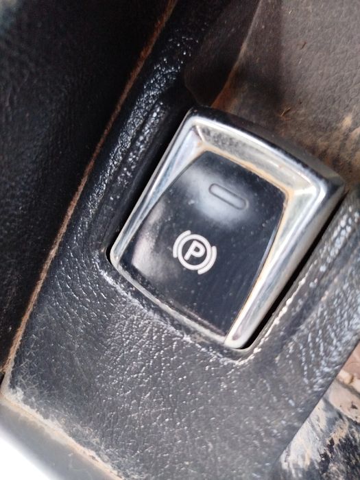 Botão / interruptor travão de parque NISSAN Qashqai II (J11)