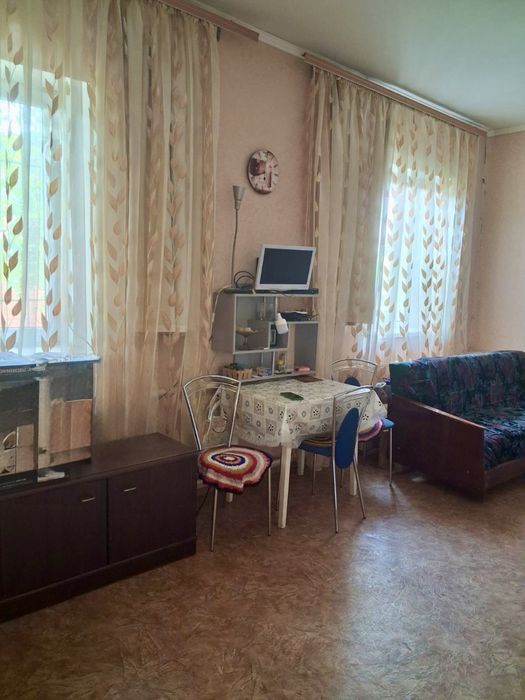 Редкий вариант .Квартира  на земле со своим двором и местом под авто  и АГВ. Червоный Хутор. Є відновлення. Ваучер