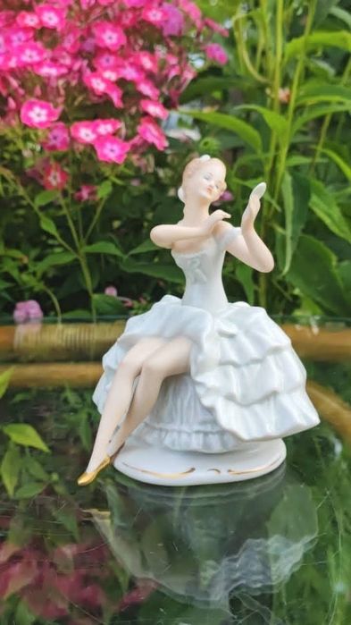 kolekcjonerska figurka porcelanowa „Baletnica z lusterkiem” Wallendorf