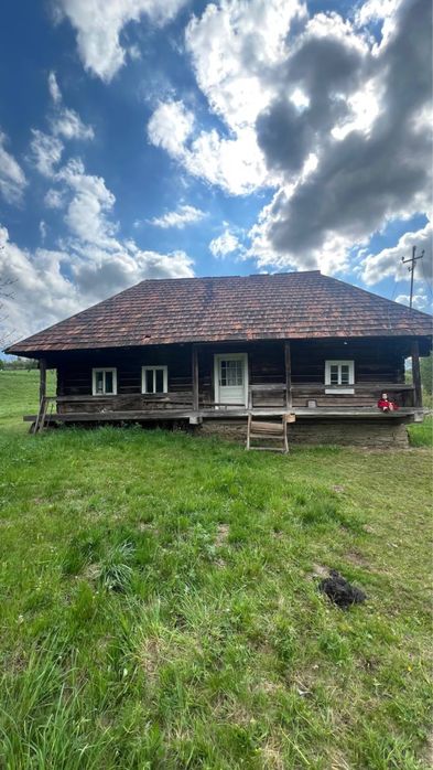 Продається ділянка з будинком у горах Карпати
