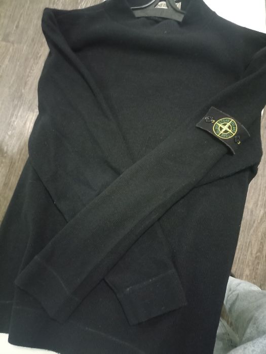 Светр Stone Island.