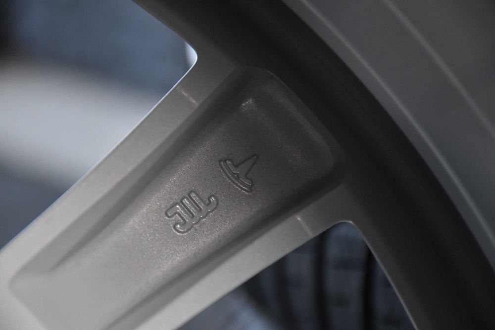 Koła Zimowe Tesla Model 3 19" 8,5 ET 40 2024 Nowe Pirelli Sottozero 3