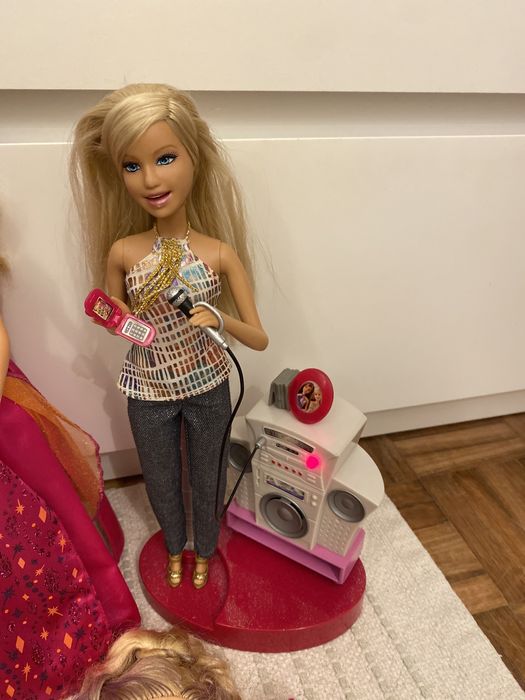 Bonecas Barbie e Ken