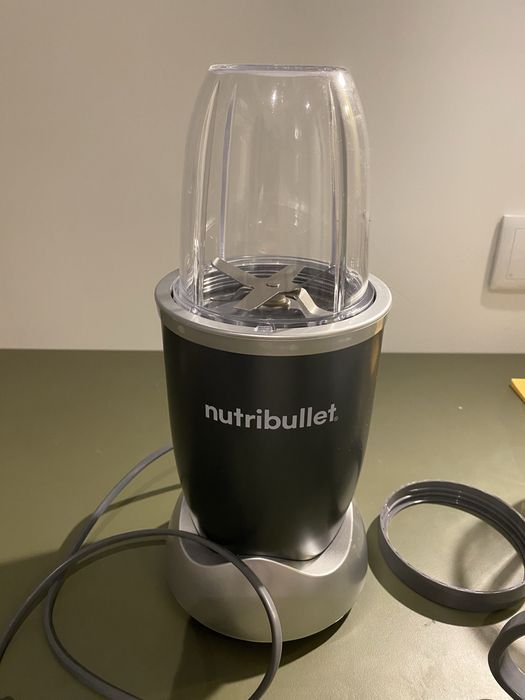 Batedeira nutribullet quese nova con apenas um uso com todas as peças