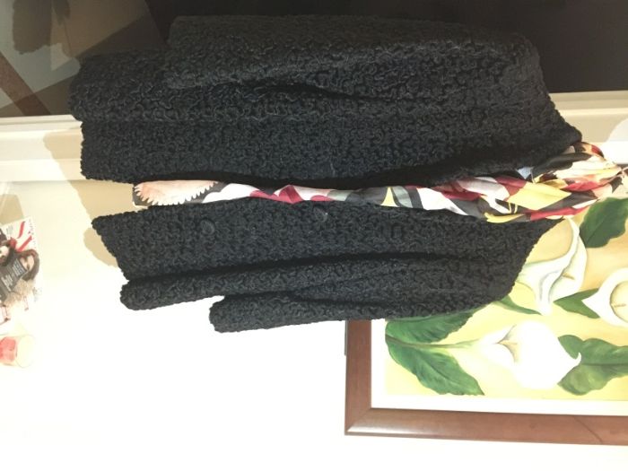 Casaco Preto 3/4 imitacao Astrakan Persa