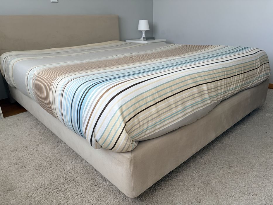 Estrutura da cama base e cabeceira 180x200 bege