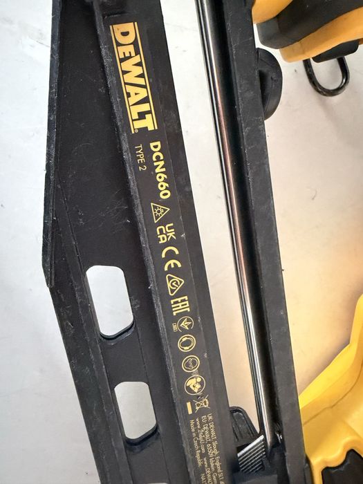 Цвяхозабивний пістолет (нейлер) для фінішних робіт  DeWalt DCN660