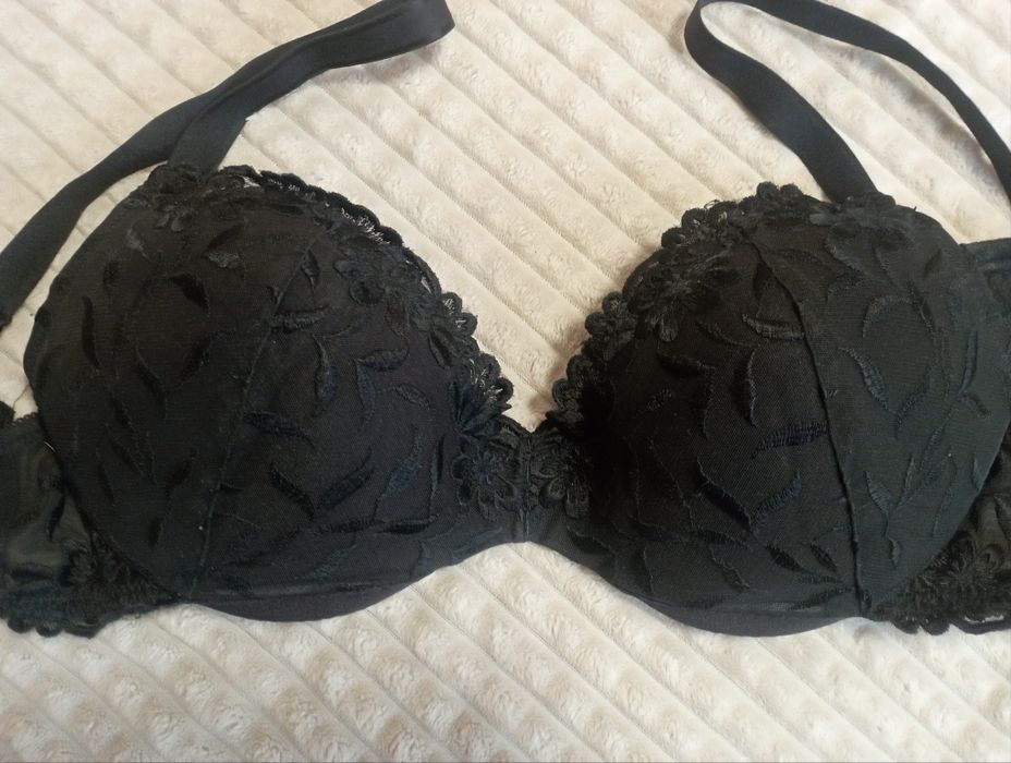Бюстгальтери різні моделі