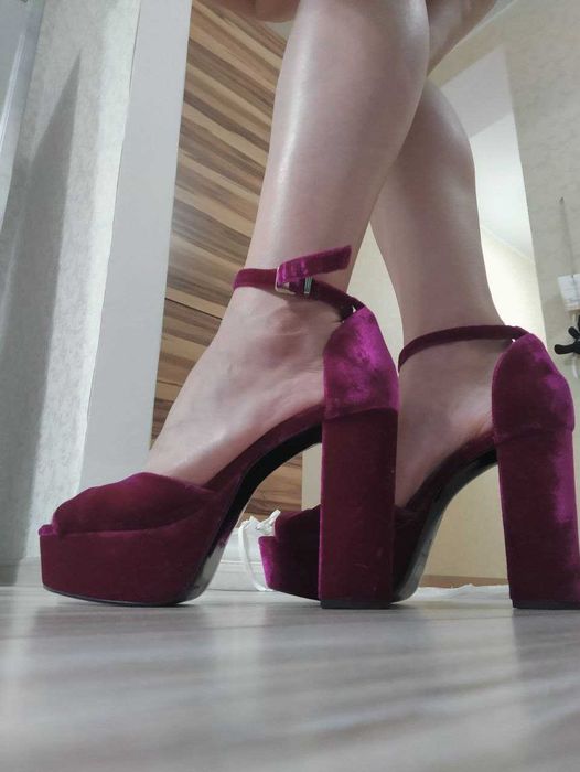 Бархатні босоніжки кольору фуксія, 39 розмір