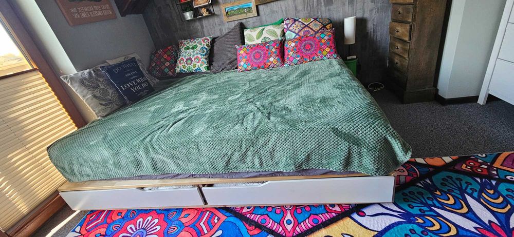 Łóżko z materacem 160 x 200