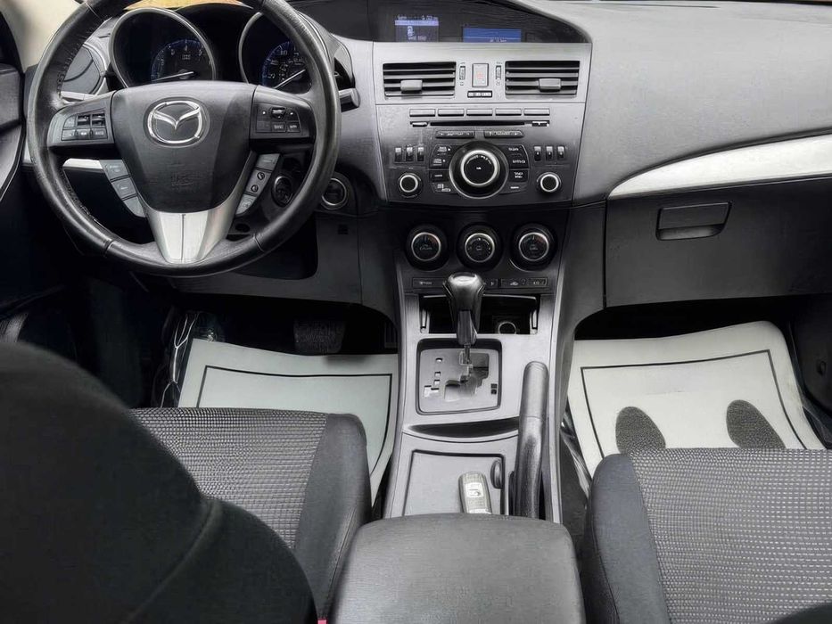 Mazda 3      2013