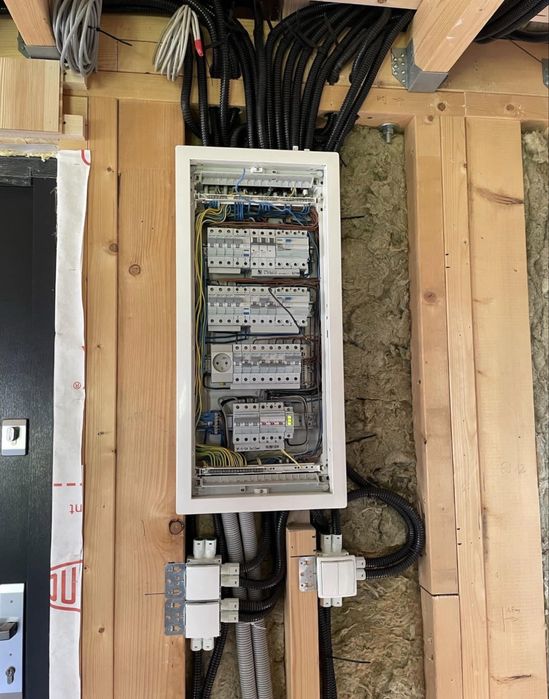 Usługi  elektryczne