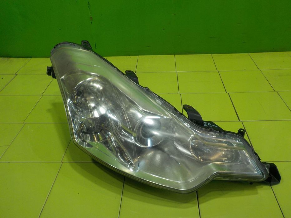CITROEN C-CROSSER 2.2 HDI 09r lampa XENON prawa przod