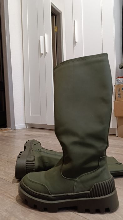 Сучасні чобітки-галоші в прекрасному кольорі хакі