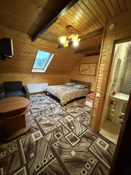 Здається садиба “Під лісом у Гіда!