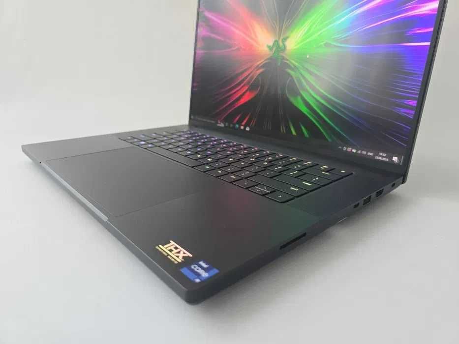 Razer Blade 16 I9 13950HX/RTX 4090/RAM 16GB/SSD 1TB/Mini-LED 240Hz