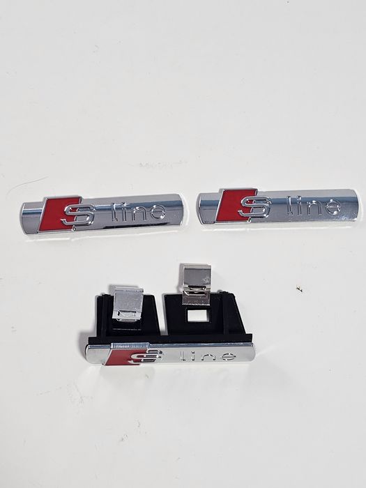 Kit 3 Emblemas S-Line para Audi