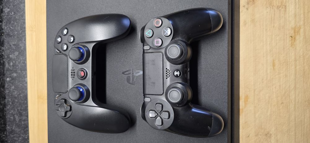 Playstation 4, 400GB