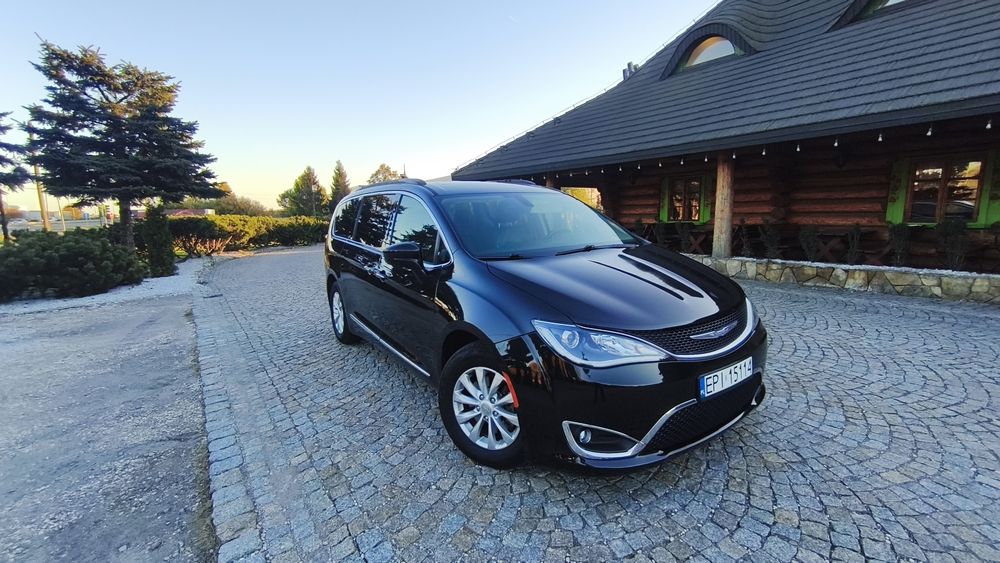 Chrysler Pacifica 8 osób