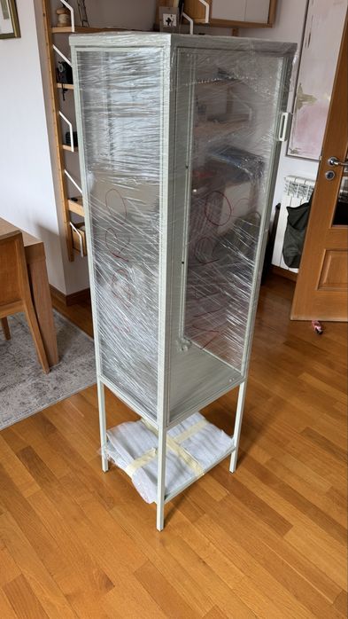 Vitrine em vidro Ikea Modelo  RUDSTA