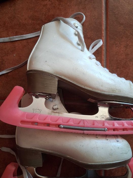 Patins brancos usados