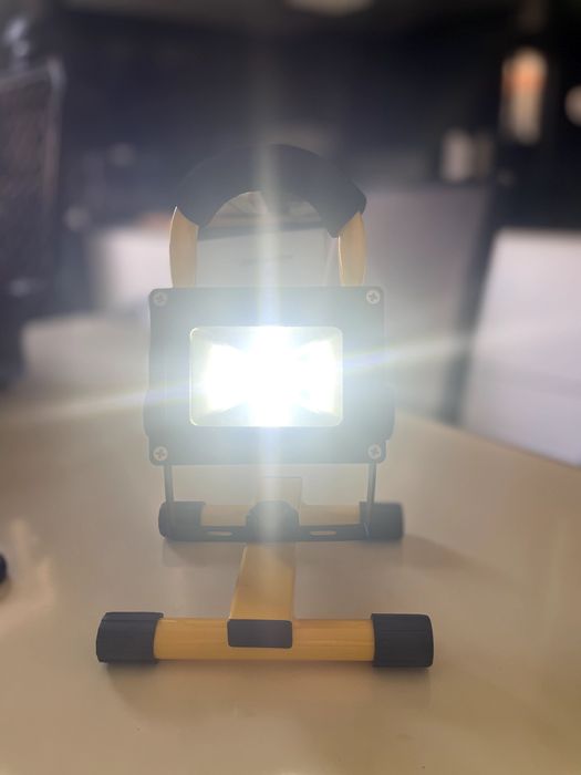 Mini Projetor LED 12V c/ mala estanque