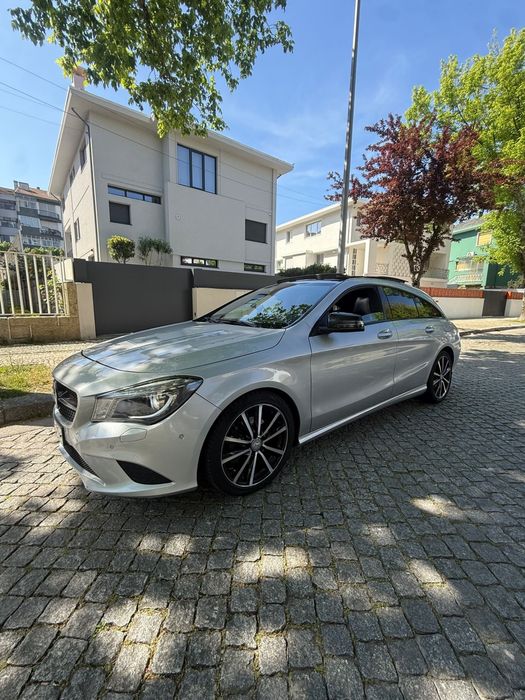 Mercedes CLA 180d Shooting Brake com teto panorâmico