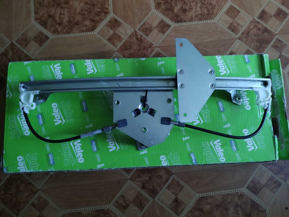 Склопідйомник лівої передньої двері Nissan Qashqai j 11