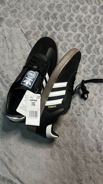 Adidas samba.