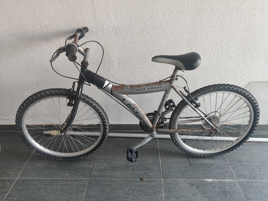 2 Bicicletas adulto - roda 25 e roda 24