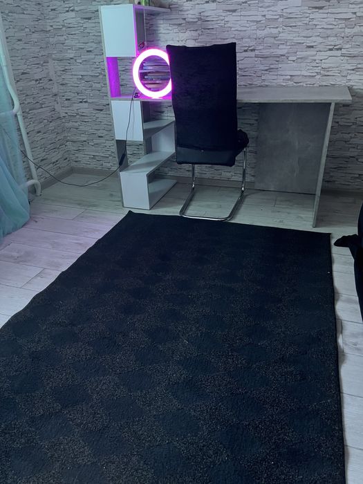 продам килим чорного кольору