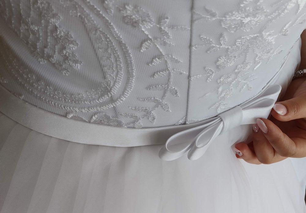 Весільна сукня біла