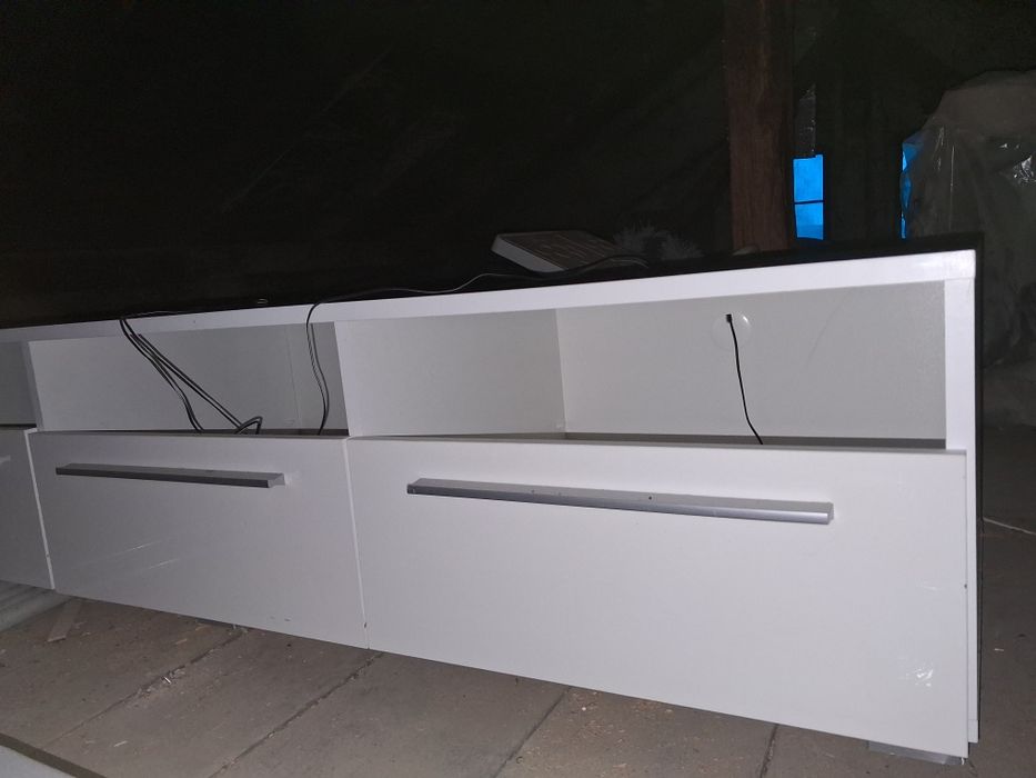 Stolik rtv biały led