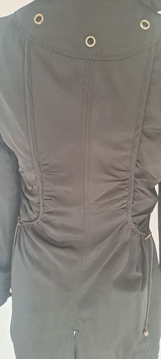 Casaco/ Parka preto, com detalhes diferentes Tam 38