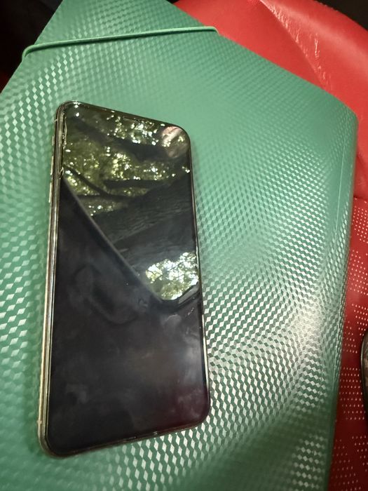 Продам айфон 11 промакс 256