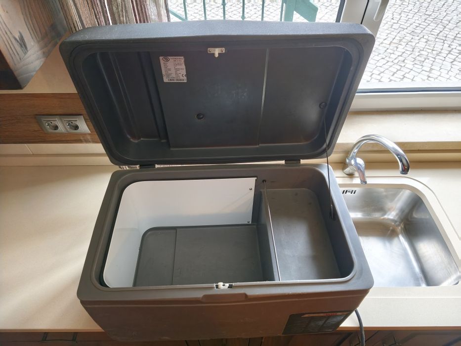 Frigorífico 12/24 Volts ( ou 220V com um transformador/redutor )de 41 litros