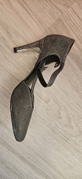 Buty srebrne Tamaris