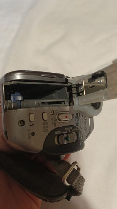 Видеокамера Sony Handycam DCR-HC90E