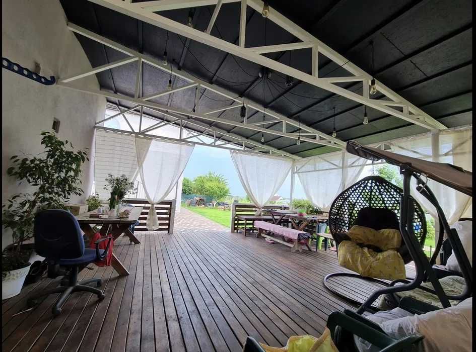 Продам 2х поверховий будинок,Рогань, 182м2 з євроремонтом(код 5325)