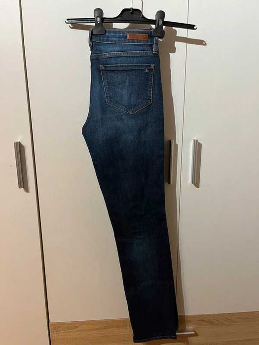 Granatowe klasyczne jeansy Tommy Hilfiger 27w x32L