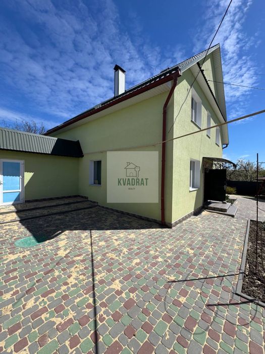 Продам готовий будинок з альтанкою, гаражем і великим плодовим садом