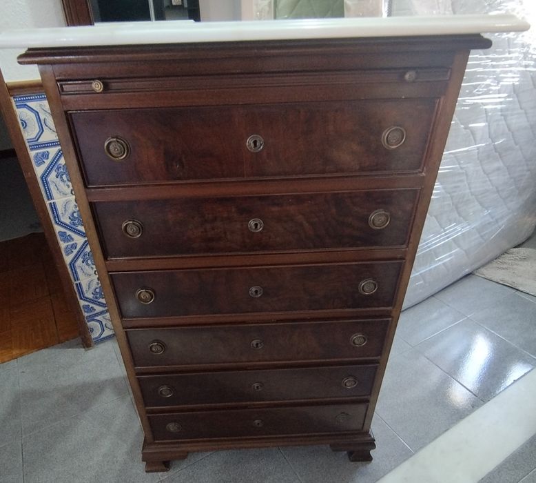 Móvel madeira em ótimo estado