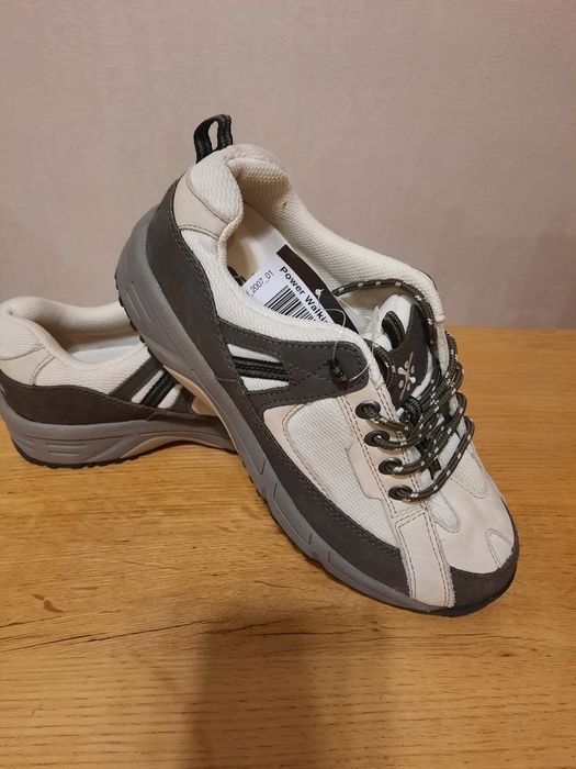 Чоловічі кросівки