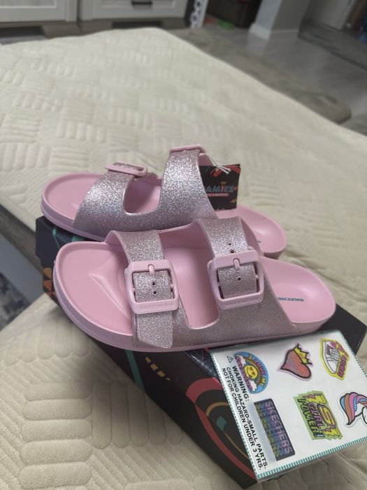 Шльопанці Skechers