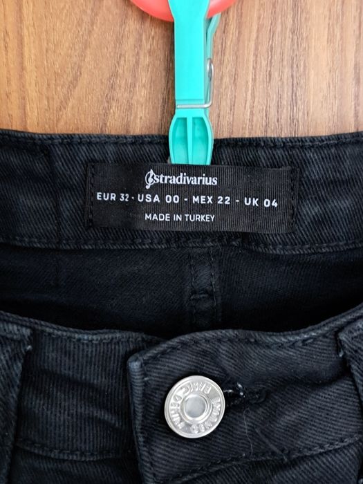 Spodnie damskie stradivarius.