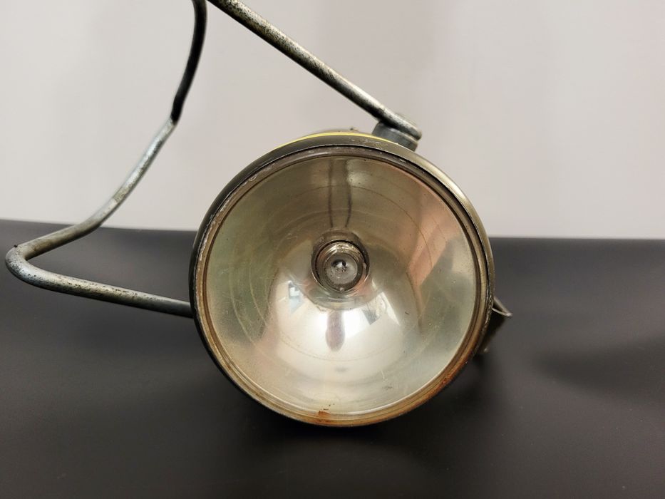 Wojskowa bunkrowa lampa Pertrix 675 z 1962 roku