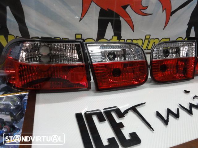 Faróis / farolins traseiros euro look para Honda Civic 92-95 2 / 4 portas red / clear (vermelho / cristal)