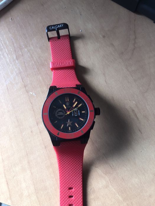 Часы все рабочие фирмы CALGARY дуже добре роблять из нержавейки