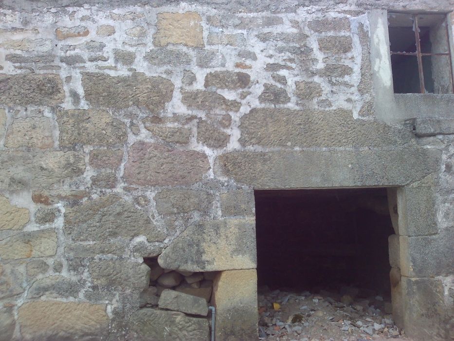 Casa antiga de pedra para recuperar